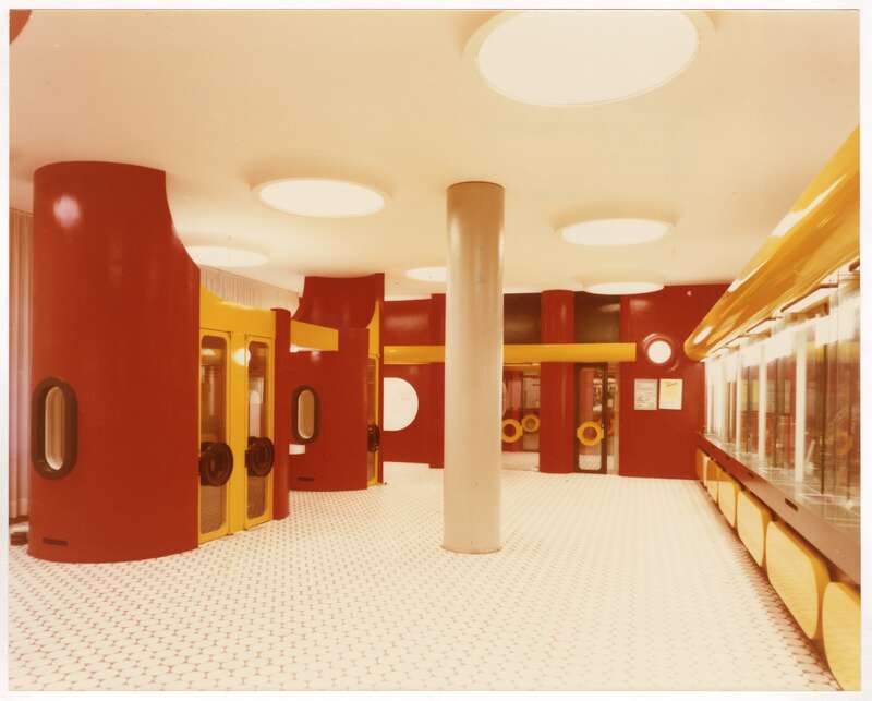 Fotografie, Schalterhalle im Postgebäude der Deutschen Bundespost, Berlin/West 12, Charlottenburg, Goethestraße 2-3