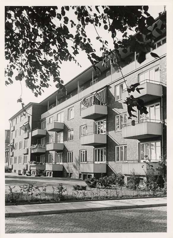 Fotografie, Außenansicht von Wohnhäusern, errichtet durch die Wohnungsfürsorge der Deutschen Bundespost (DBP), in Hamburg-Wandsbek, Bärenallee 35 A-C