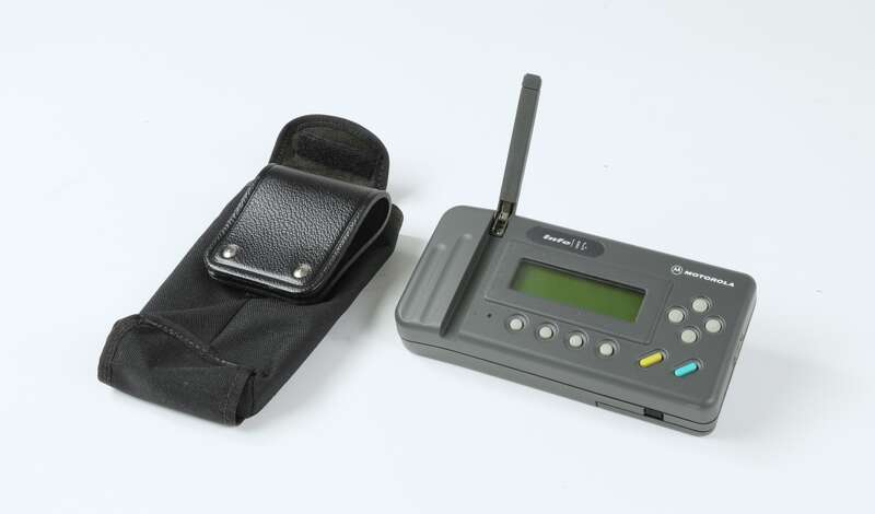 Datenfunkgerät InfoTAC Personal Data Communicator mit Gürteltasche für Modacom-Netz