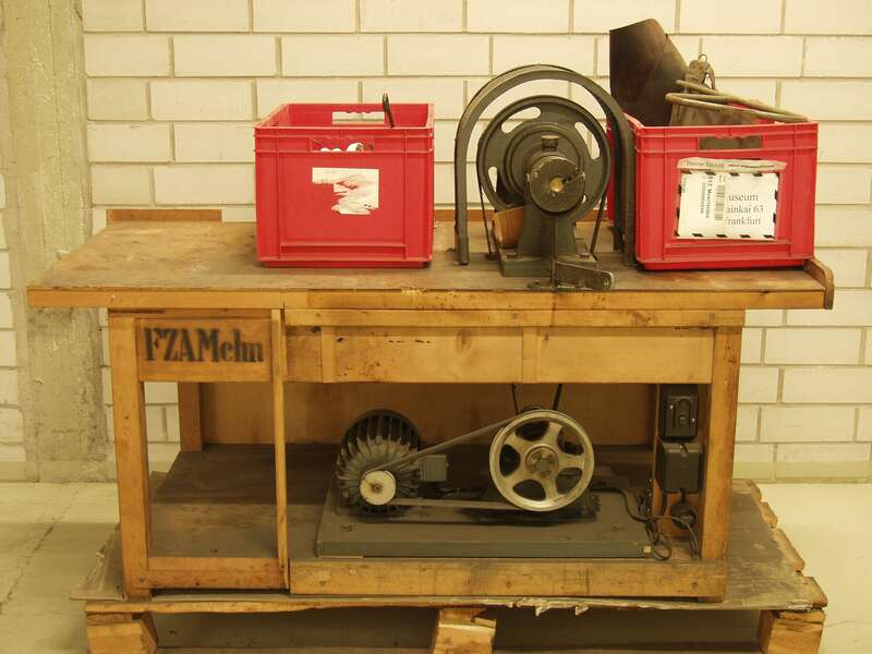 Vollbild anzeigen Stützenwickelmaschine / Aufhanfmaschine für Isolatoren von Freileitungen