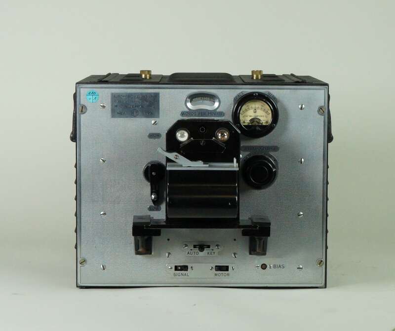 Vollbild anzeigen Lochstreifensender Automatic Keying Unit für Funktelegrafie