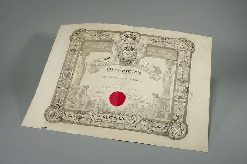 Archivalie, Urkunde mit Siegel, Verleihung der Silbermedaille für seine Dienste zur Weltausstellung in Melbourne (Melbourne International Exhibition 1880), Heinrich Stephan (später Heinrich von Stephan)