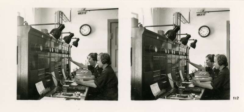 Fotografie, Stereobild, Mitarbeiterinnen der Deutschen Reichspost bei der Vermittlung von Ferngesprächen im Telefonamt beim Postamt Saalfeld/Ostpreußen