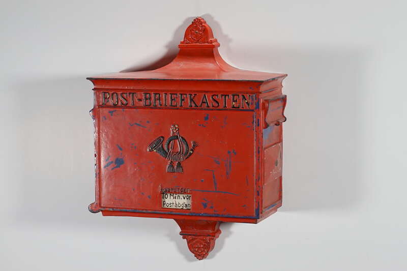Vollbild anzeigen Briefkasten, Landpostbriefkasten, Kaiserliche Reichspost, im 3. Reich rot überstrichen