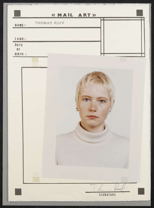 Porträtfotografie auf Bütten aus dem Mail Art Museum / DIN Art 4 mit 558 künstlerischen Arbeiten