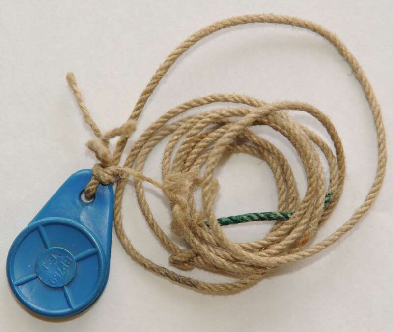 Bundschließe/ Schnüröse zum Abbinden von Kurz- und Langbriefen bei der Deutschen Bundespost