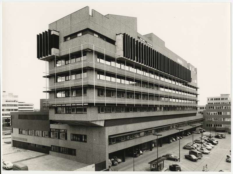 Fotografie, Außenansicht des Postamts der Deutschen Bundespost Hamburg 60, Überseering 17 (City Nord)