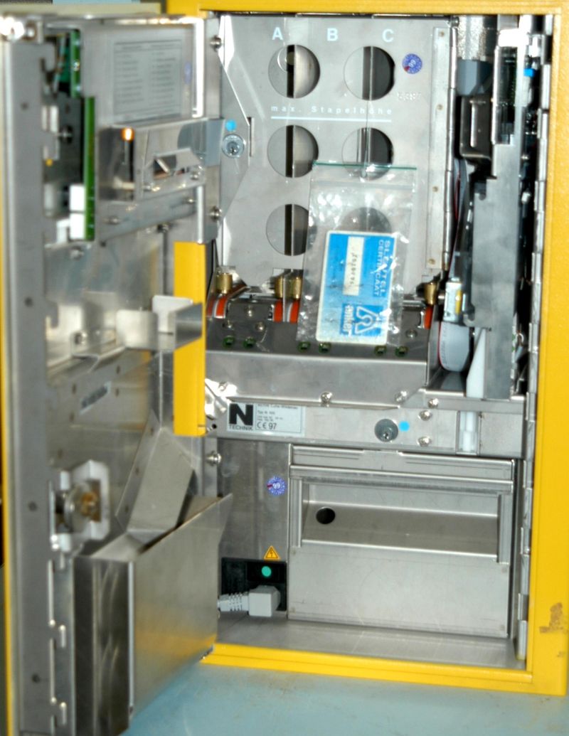 Wertzeichengeber N 105 elektrisch mit 3 Ausgabe-Schächten für Briefmarken und Telefonkarten