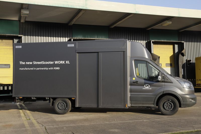 Prototyp Biene Maja für das elektrische Zustellfahrzeug DHL StreetScooter WORK XL