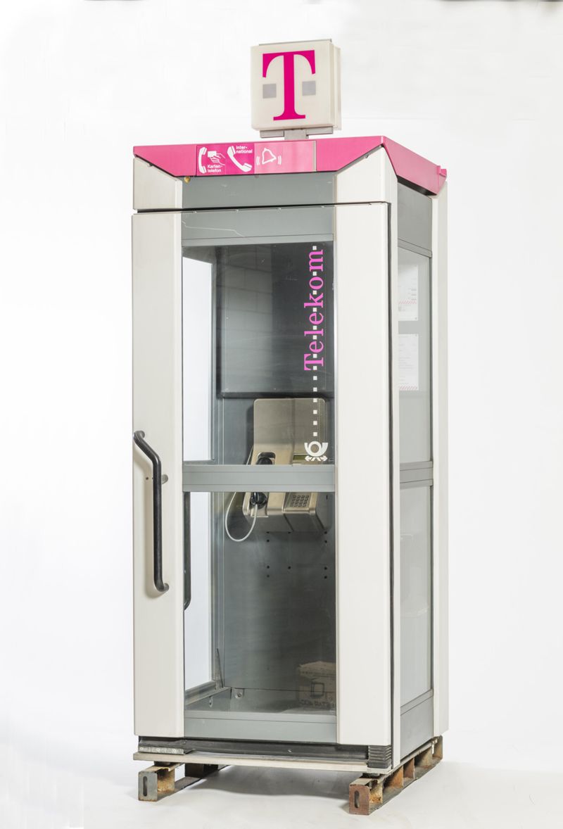 Telefonhäuschen 90 (TelH 90), mit Kartentelefon ÖKartTel Bosch Telecom (BT) und Fernkennzeichen T