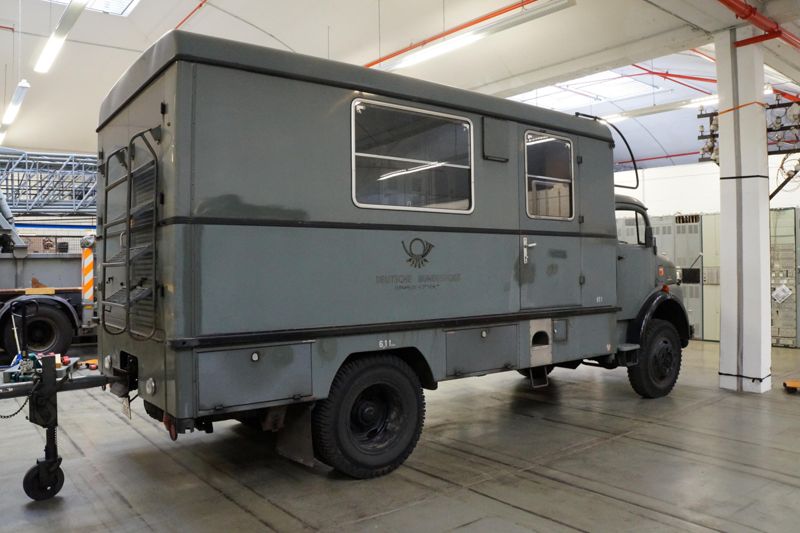 Endstellenwagen vom Typ Daimler-Benz LA 911 mit Verstärkeramt V 120
