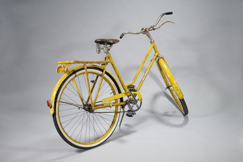 Damenfahrrad der Deutschen Bundespost mit Lastengepäckträger