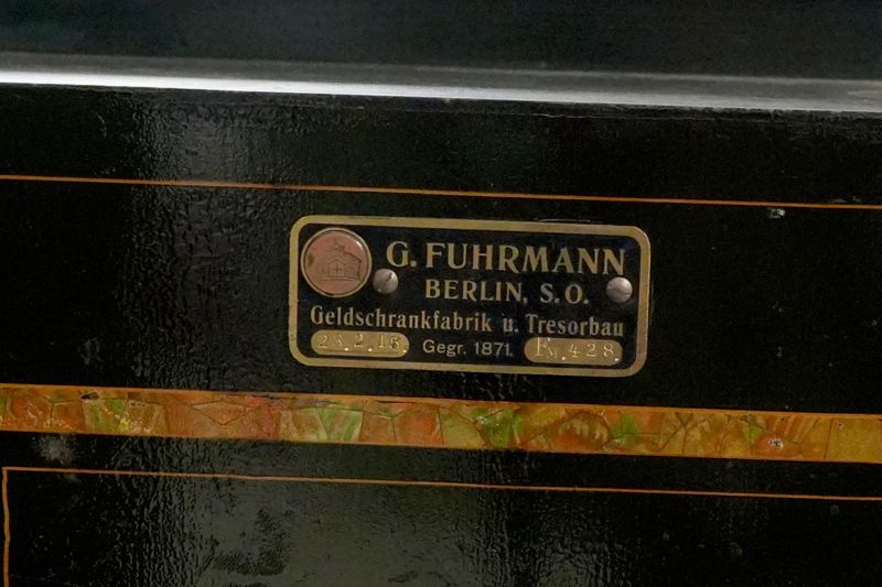 Geldschrank/ Tresor zweiteilig mit Schlüssel