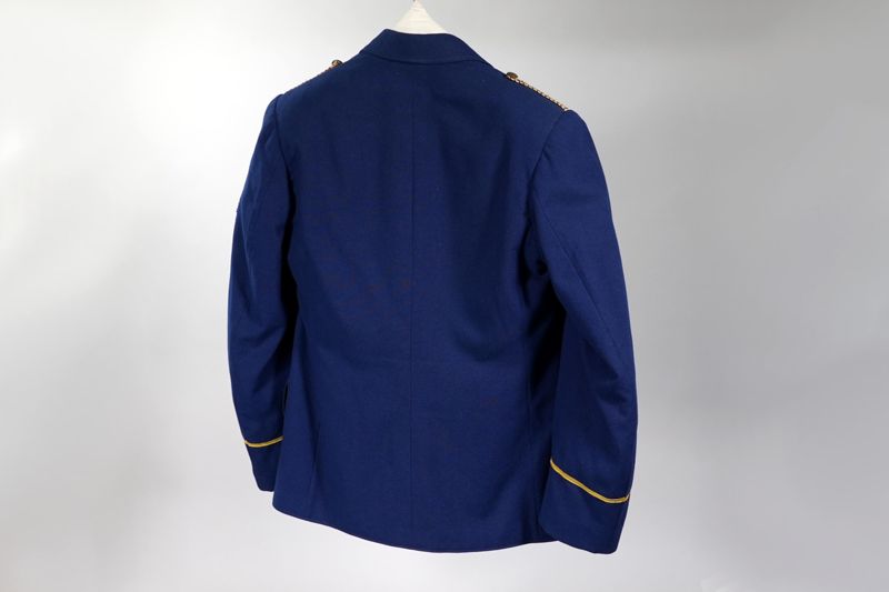 Jacke Postmusik Stuttgart der Deutschen Bundespost mit Ärmelaufnägher PMV und grauer Hose