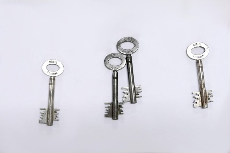 Geldschrank/ Tresor zweiteilig mit Schlüssel