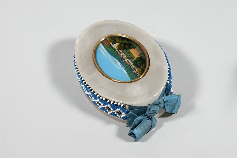 Briefbeschwerer aus Alabaster mit Abbildung eines Stadtpanoramas