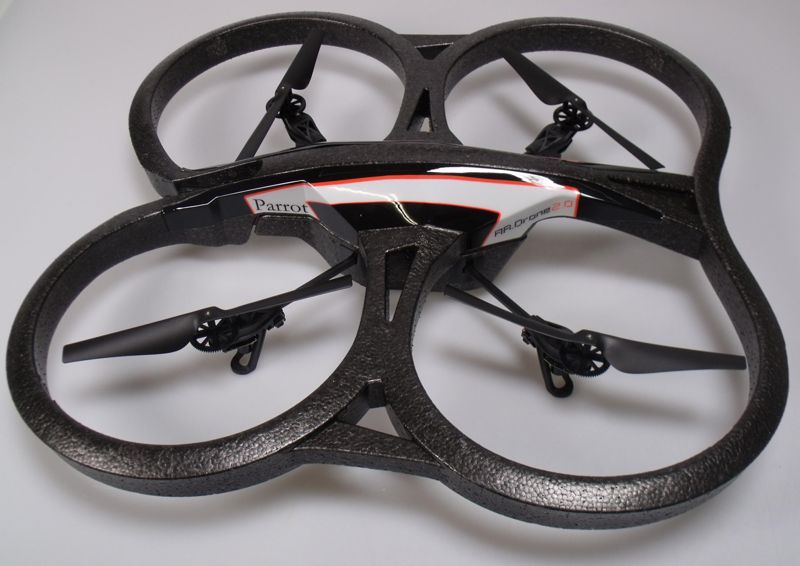 Überwachungsdrohne / Quadrocopter mit Videofunktion vom Typ Parrot AR.Drone 2.0