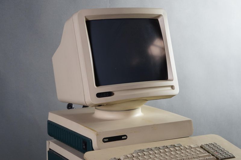 Bildschirmarbeitsplatz AES 7301 für Mehrplatzsystem AES 7300