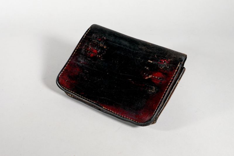 Tasche mit Schnappverschluss und ehemals Gürtelschlaufen, verwendet von Eilzustellern der Deutschen Reichspost für Telegramme und Eilbriefe