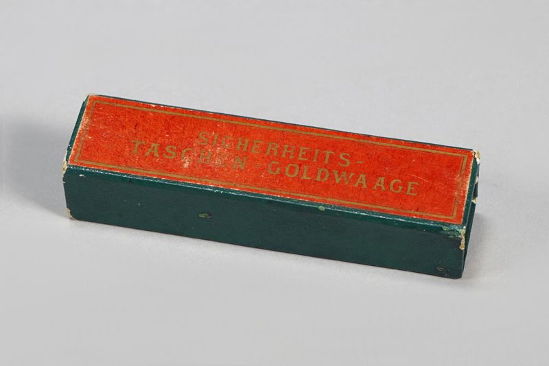 Waage, Münzwaage, Schnellwaage für 20, 10 und 5 Mark Goldmünzen des Deutschen Reiches in Pappetui