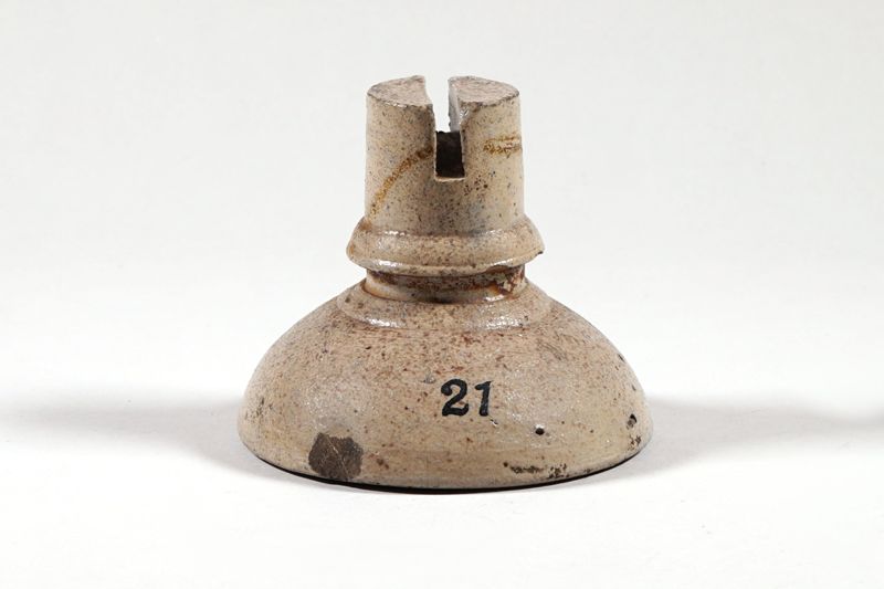 Isolator für Telegrafenleitungen mit einfacher Glocke