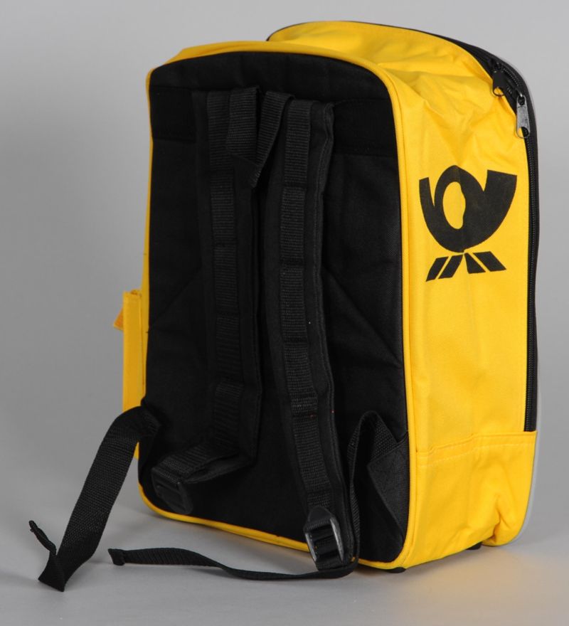 Werbung, Deutsche Post AG, Rucksack im Briefkastendesign