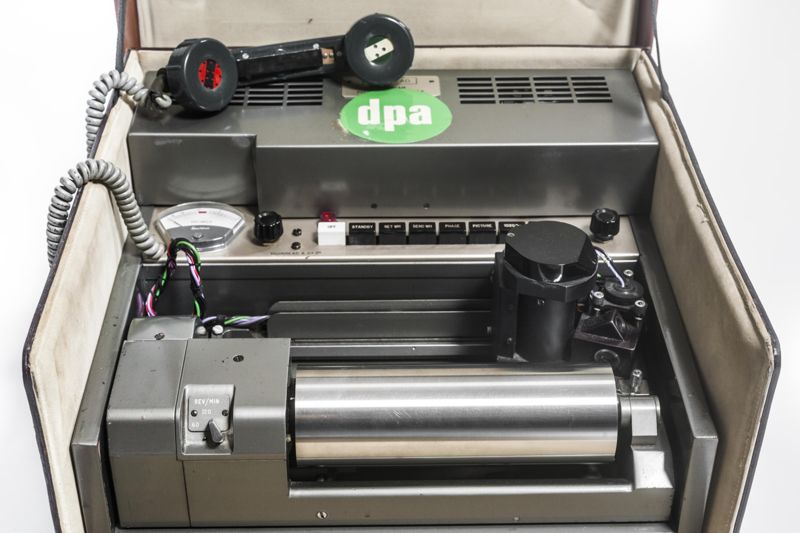 tragbarer Bildtelegrafen-Sender Picture Transmitter K-220-AM im Sendekoffer