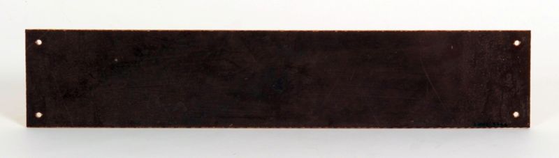 Schild Unfallmeldedienst als Hinweistafel zur Klingel der Poststelle 8321 Raum (Sachsen) der Deutschen Post der DDR