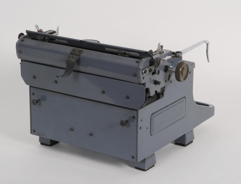 Mechanische Schreibmaschine Triumph WL T32 (Triumph Standard Modell 12) für die Luftwaffe der Wehrmacht