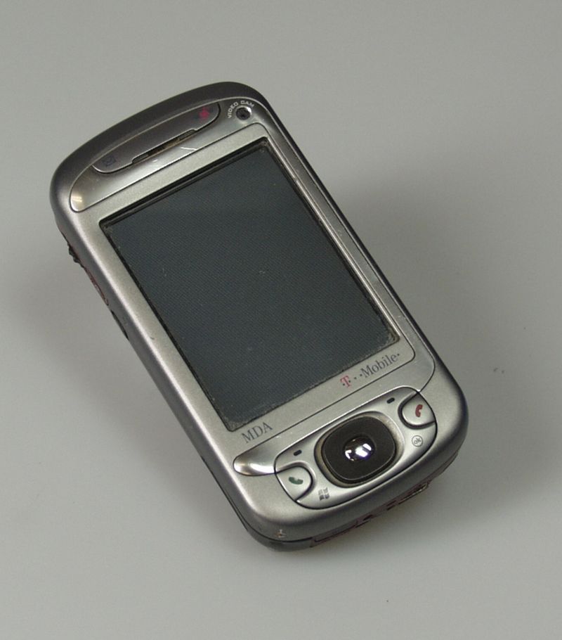 Smartphone MDA Vario II mit Lederhülle
