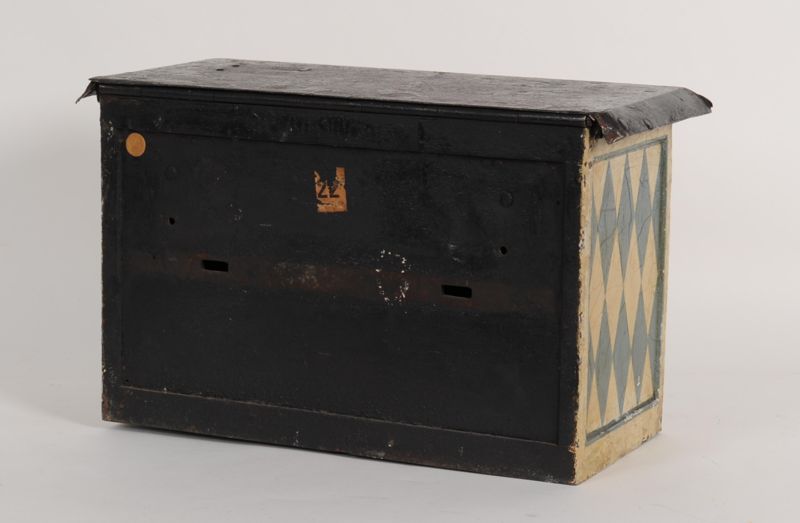 Briefkasten, Bayern, Stadtbriefkasten mit Deckelklappe und blau-weißem Rautenmuster