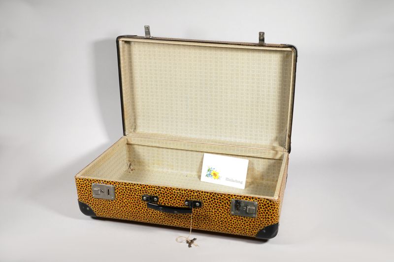 Handkoffer aus der DDR mit Schutzecken