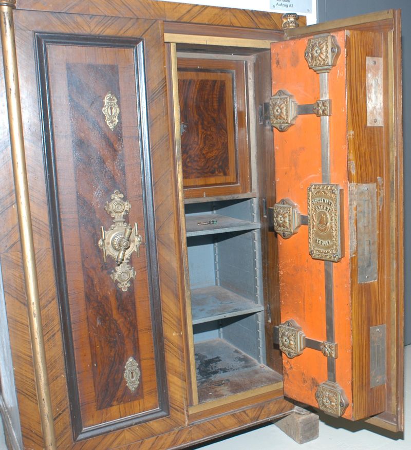 Geldschrank/ Tresor, zweitürig, vermutlich in Rheinland-Pfalz verwendet