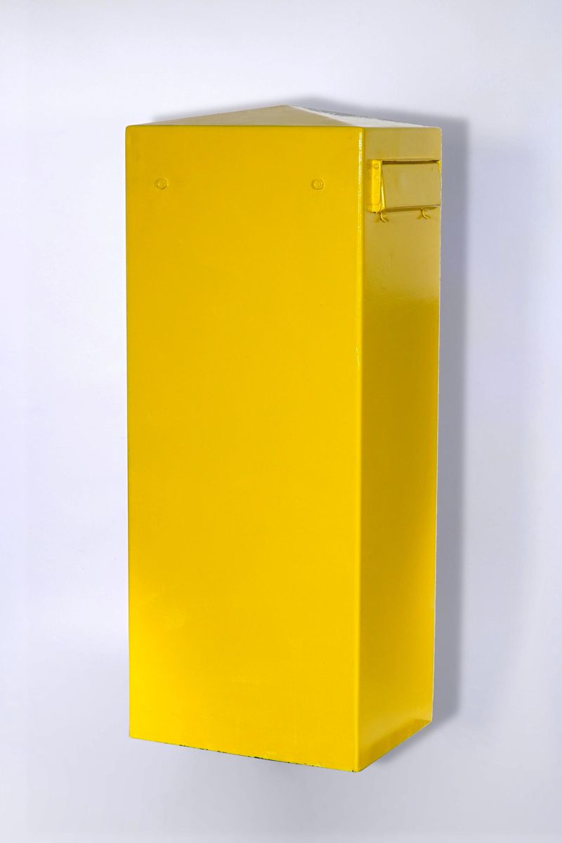 Briefkasten Form A, Standbriefkasten, Säulenbriefkasten, Berlin-Marzahn, Deutsche Post der DDR, mit Aufkleber Richtige Postanschrift