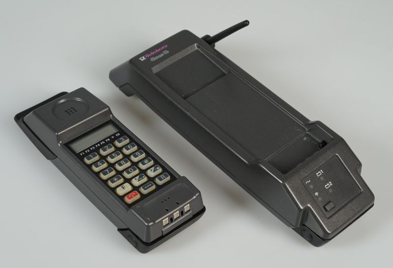 Schnurloses Telefon, Fernsprechtischapparat Sinus 31 (Station) und Sinus 32 (Mobilteil)