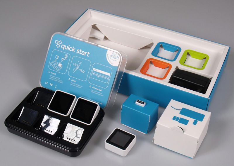 interaktives Gesellschaftspiel Sifteo Cubes mit drahtlos kommunizierenden Minicomputern als Spielsteinen
