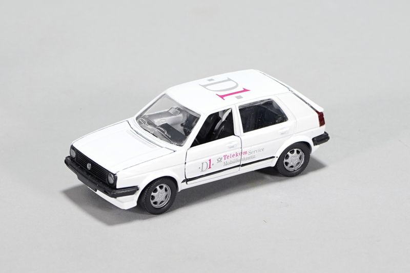 Modell Volkswagen (VW) Golf der Deutschen Telekom mit Originalverpackung