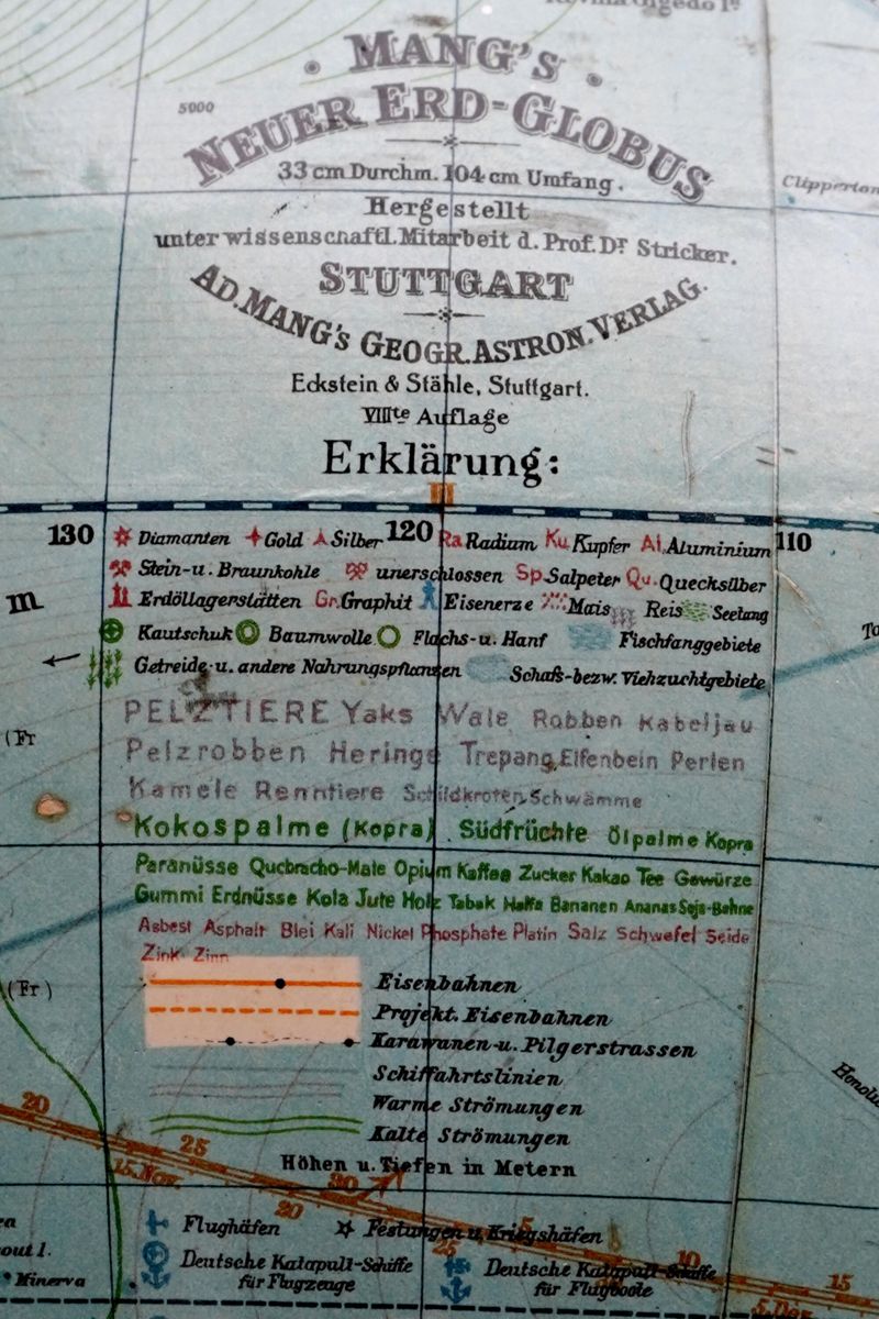 Erdglobus mit Verkehrswegen