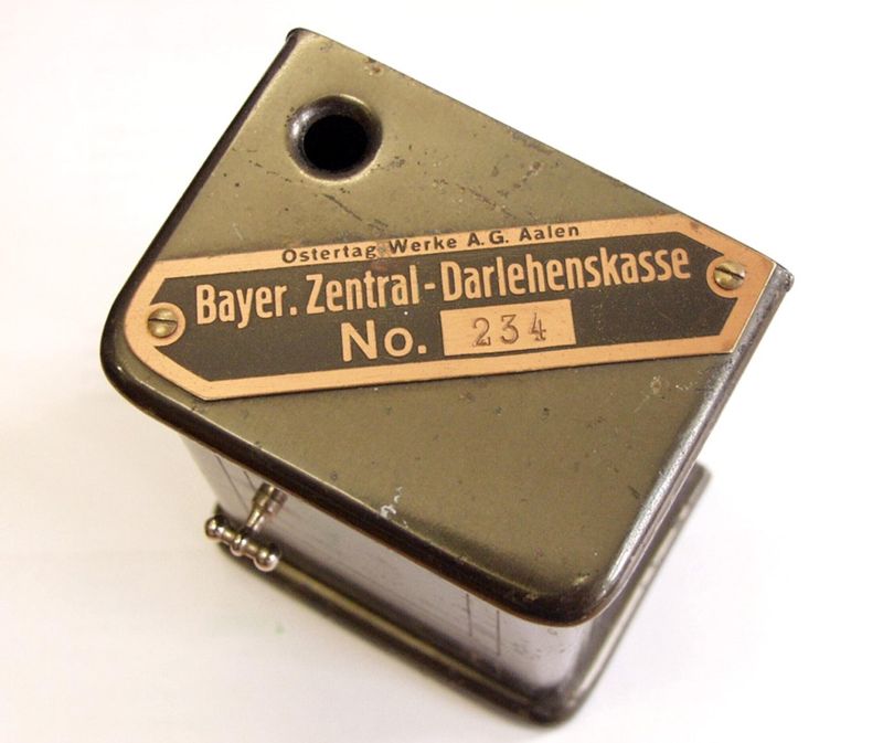 Spardose, Heimspardose in Form eines Tresors