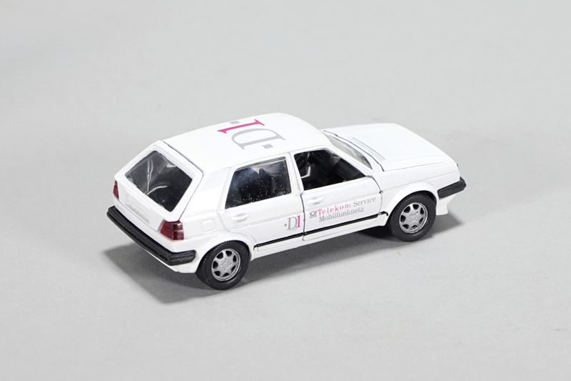 Modell Volkswagen (VW) Golf der Deutschen Telekom mit Originalverpackung