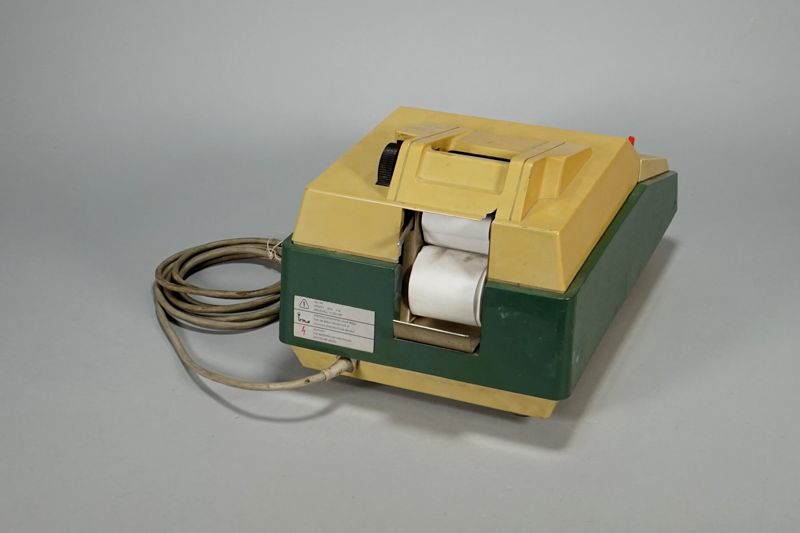 Rechenmaschine, Buchungsmaschine, daro Ascota 314, elektrisch, Postamt Halberstadt, Deutsche Post der DDR