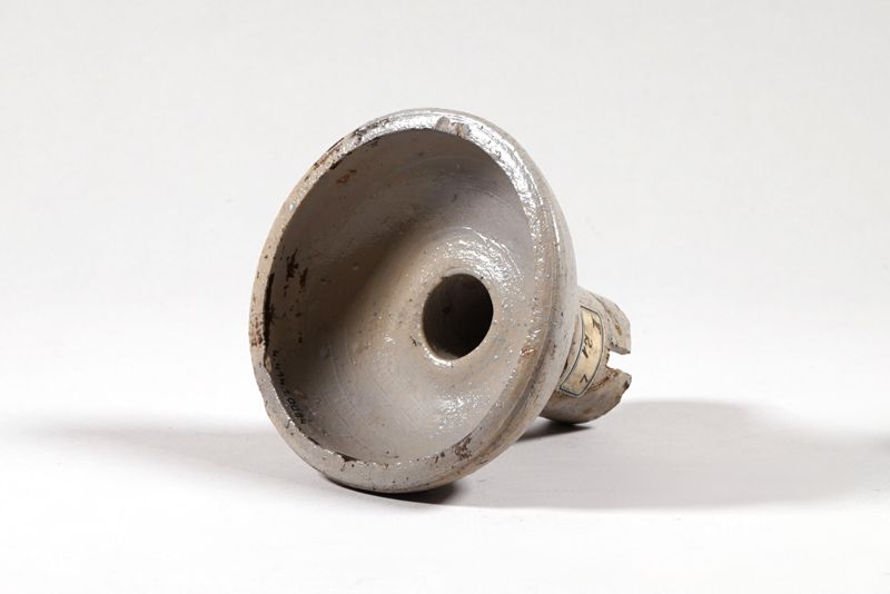 Isolator für Telegrafenleitungen mit einfacher Glocke
