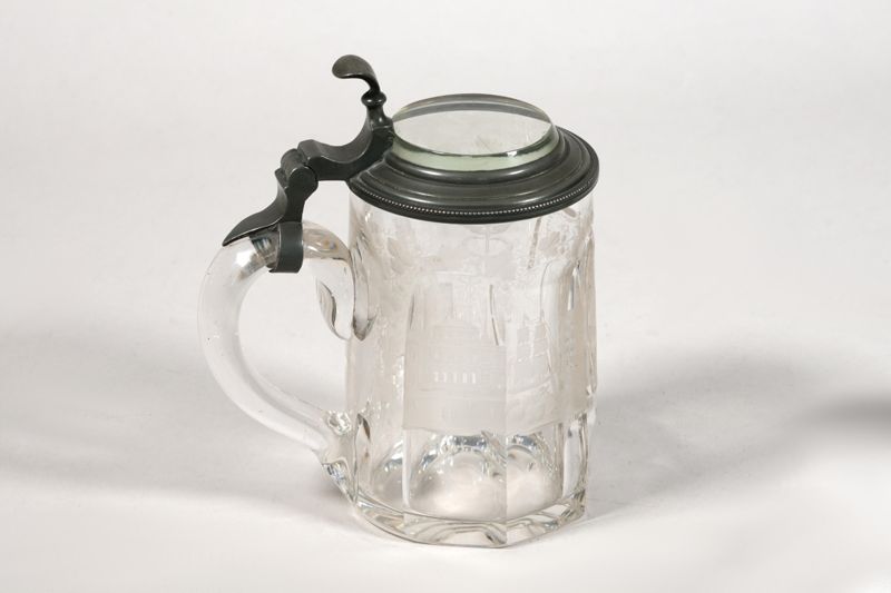 Bierkrug/ Bierhumpen mit Hamburg-Motiven (Börse, Hafen, Postamt, Merkurstab)
