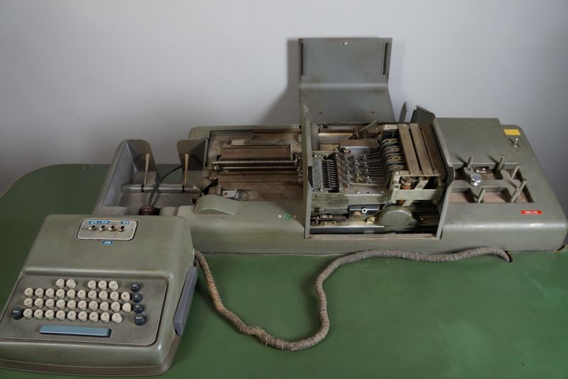 Lochkartenstanzer IBM 131 (Alphabetic Duplicating Punch)