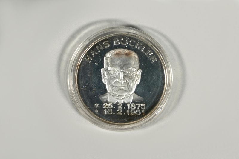 Hans-Böckler-Medaille mit Urkunde, verliehen von der Deutschen ...