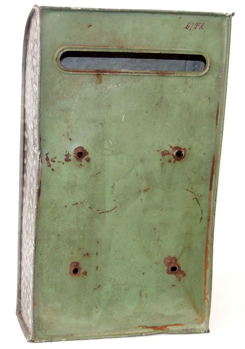 Hausbriefkasten mit Aufschrift Briefe