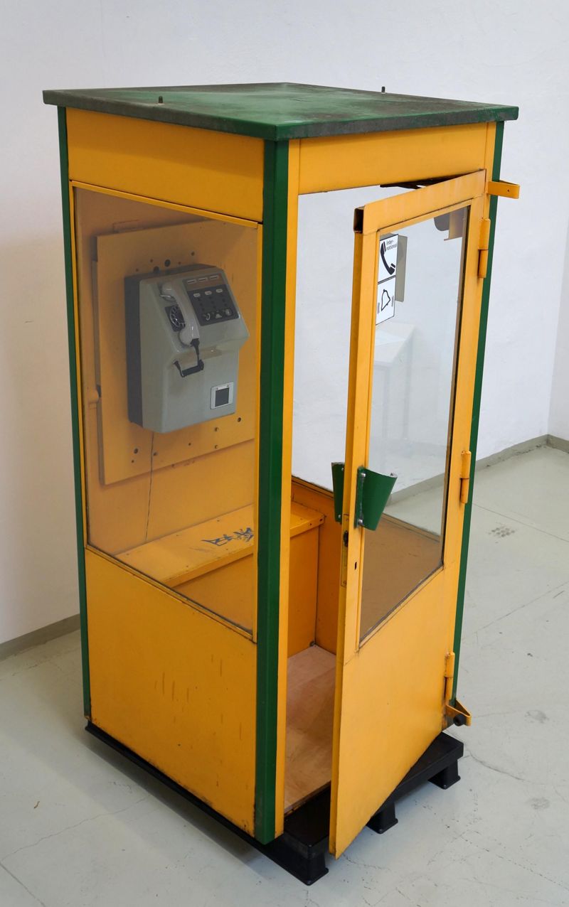 Fernsprechhäuschen 79 (FeH 79) der Deutschen Post der DDR, mit SWFV Mü 69