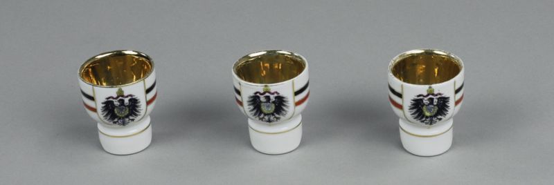 drei Schnapsbecher in Form von Freileitungs-Isolatoren des Telegraphen Bataillons Nr. 7