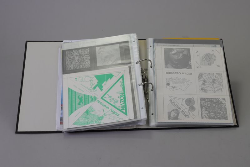 Mail Art-Markensammlung in Ordner und Ausstellungskatalog Timbres dartistes