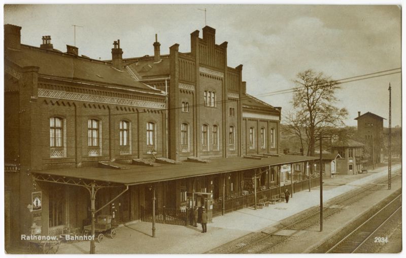 Ansichtspostkarte / Fotoansichtskarte, Rathenow, Bahnhof, gelaufen